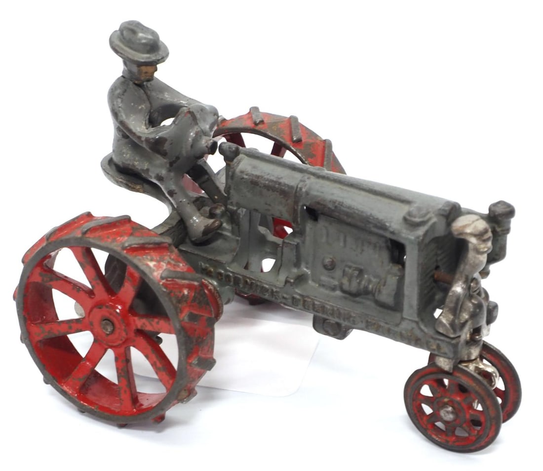 Arcade 'Grey' Farmall Regular Tractor (1 of 3)