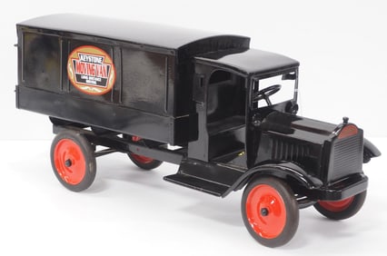 Keystone Packard Moving Van