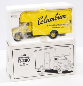 First Gear International R-200 Moving Van