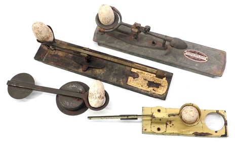 (4) Egg scales & (4) wooden eggs