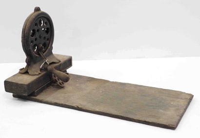 Hawkeye hand-crank rope maker