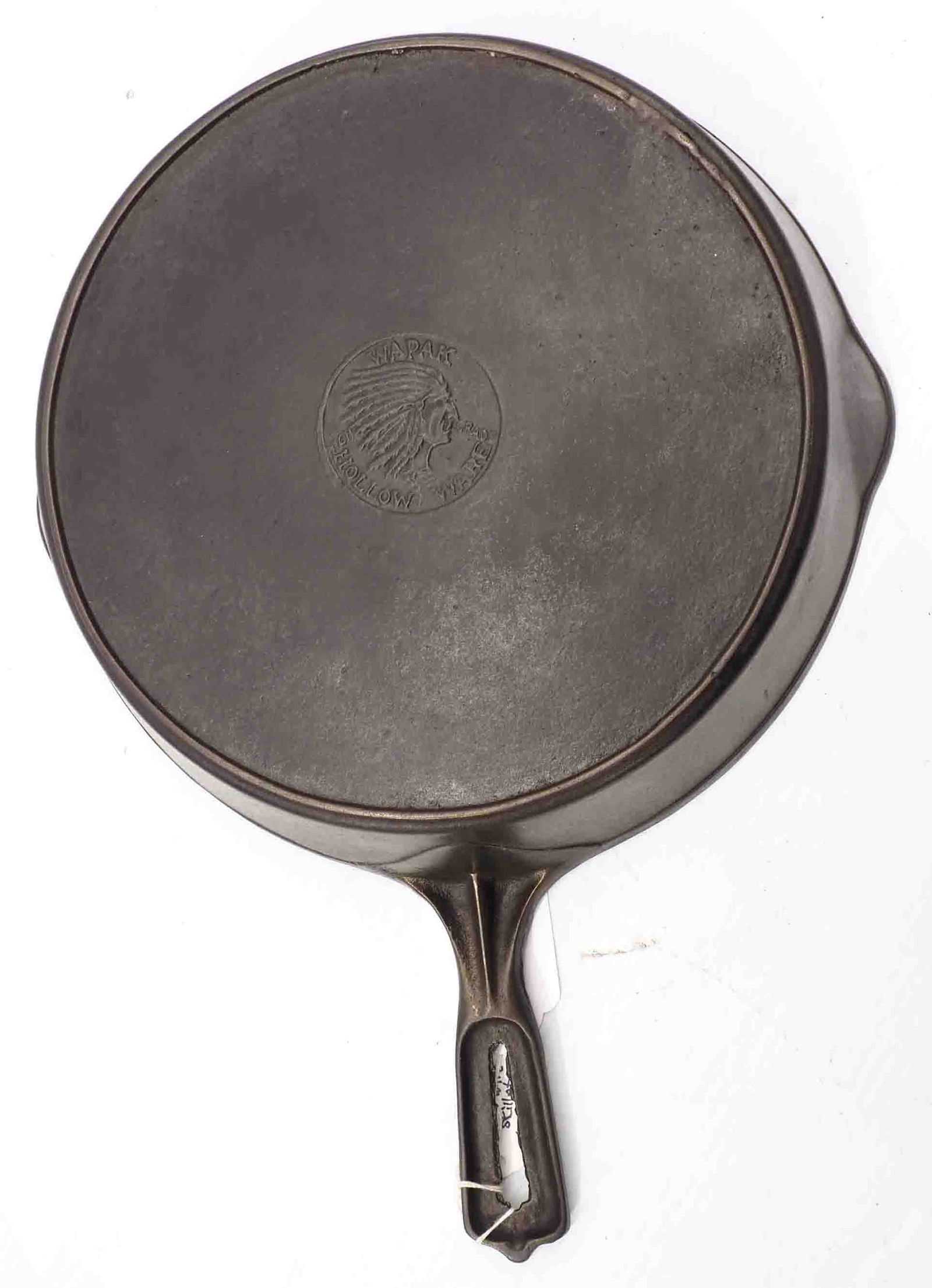 Wapak No.9 Hollow Ware cast iron skillet (1 of 2)