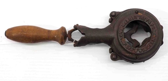 F&F hand corn sheller