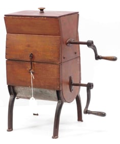 Wooden sifter & mixer