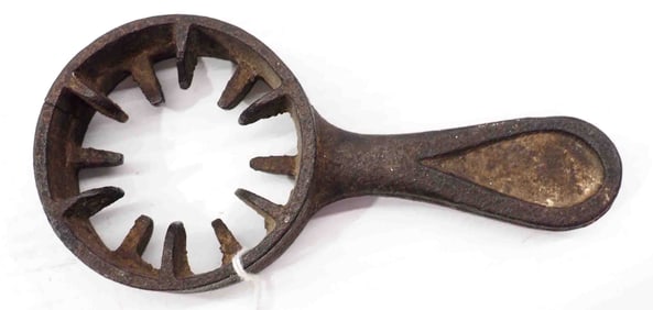 Cast iron hand held corn sheller