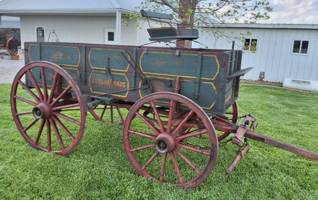 Leudinghaus box wagon with seat