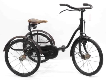 Early child's tricycle with spring seat