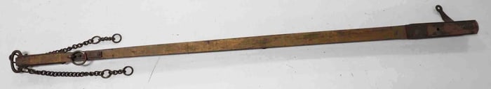 Wooden wagon tongue with chain