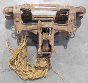 Goshen 8-wheel steel track hay trolley