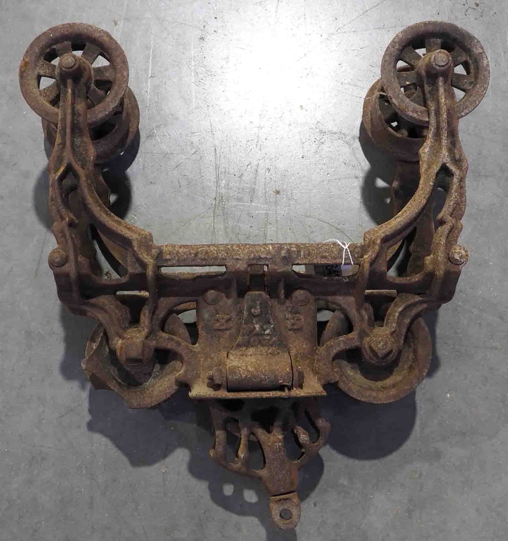 Myers XX wood track hay trolley (1 of 2)