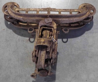 Myers Cross Draft hay trolley, swings