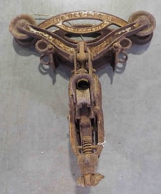 Ney Cross Draft steel track hay trolley, swings