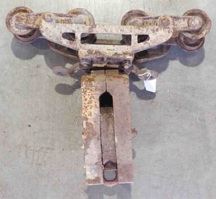 Universal 8-wheel steel track hay trolley