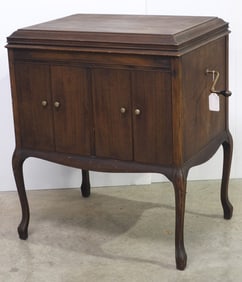 Victor Victrola Model VV-210 in cabinet
