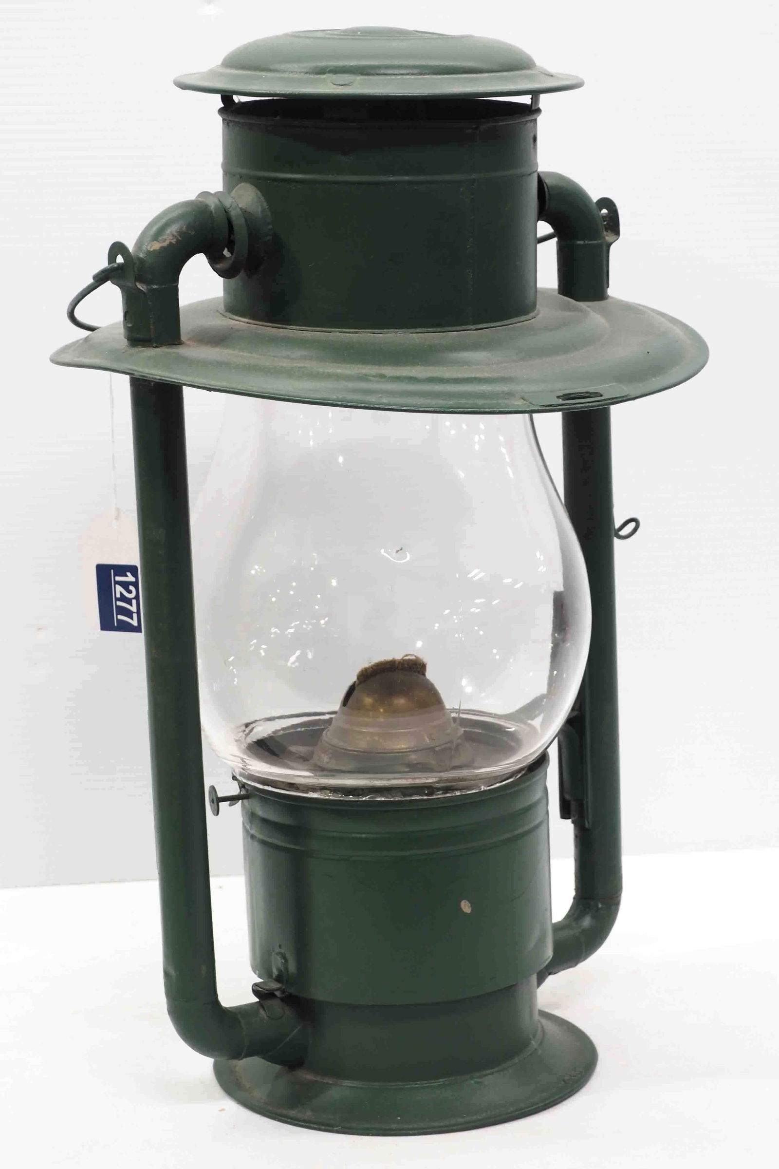 Dietz No.3 Globe Tubular lantern (1 of 3)