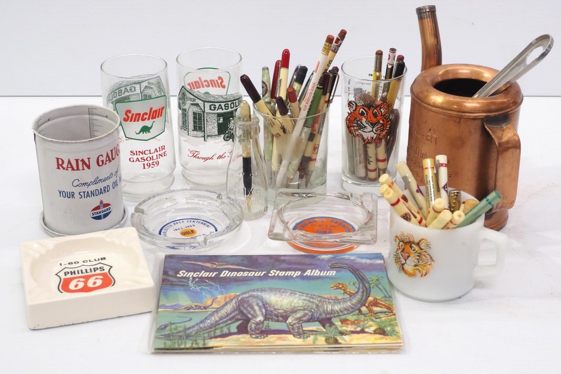 Assorted petroliana advertising: Assorted petroliana advertising for Gulf, Sinclair, Shell, Marathon and more, including glasses, ash tray, pens & pencils, etc