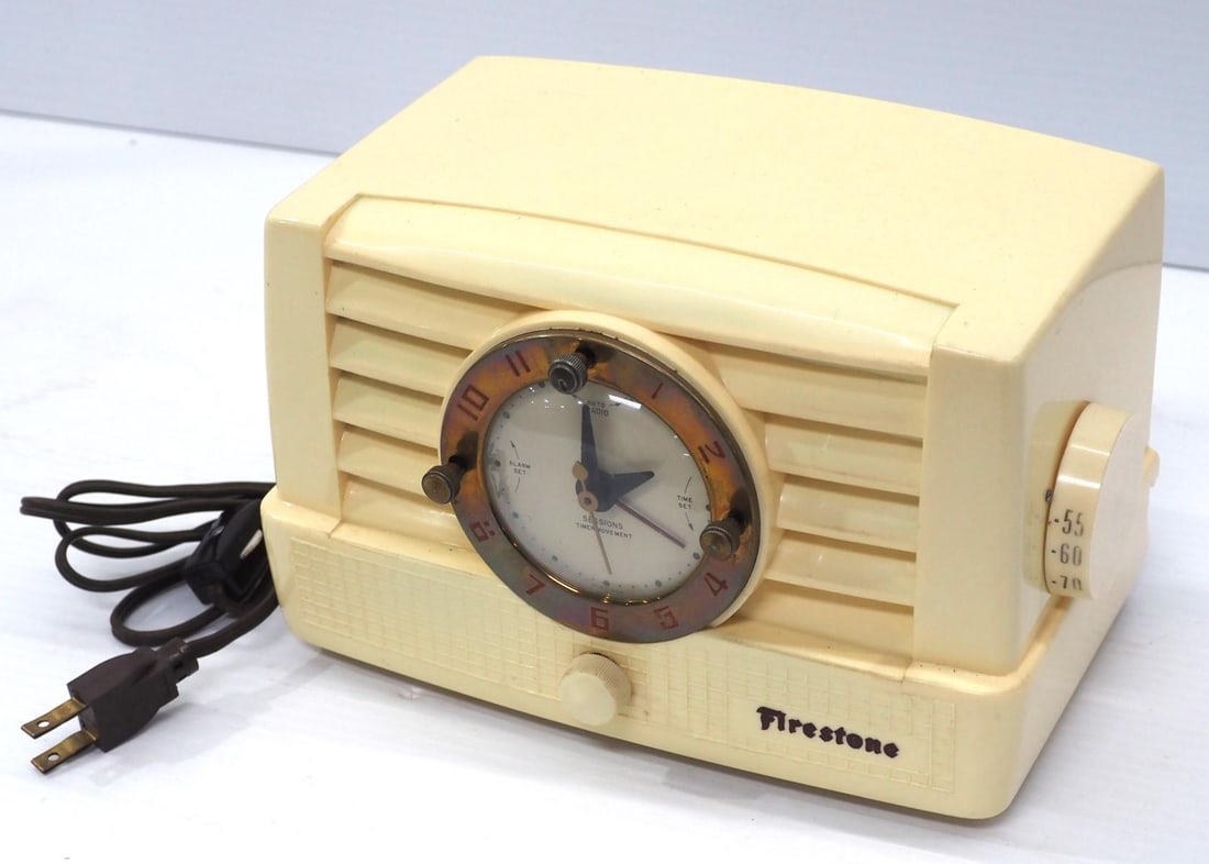 Firestone plastic, desktop electric clock (1 of 3)