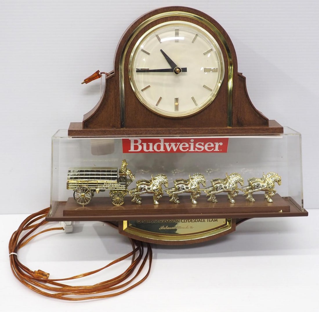 Budweiser Clydesdale wall-mount, lighted clock (1 of 3)