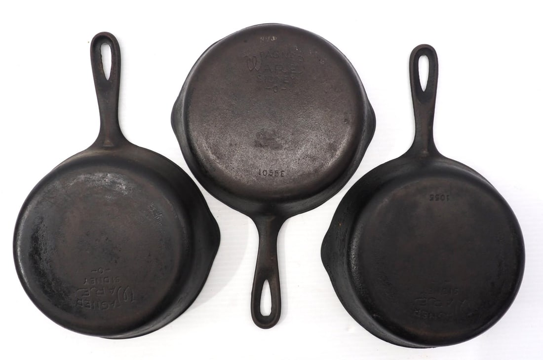 (3) Wagner No.5 cast iron skillets marked 1055 (1 of 2)