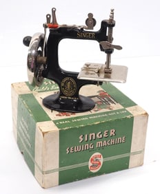 Singer No.20 Child's Sewing Machine with original box and instructions