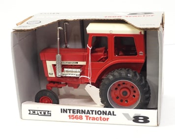 International 1568 V8 tractor