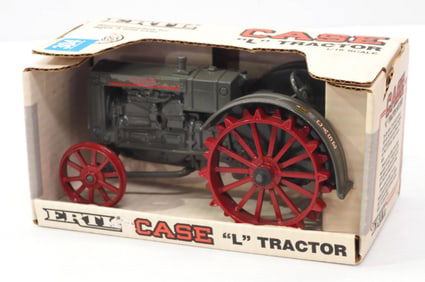 Case L with red letter & wheels