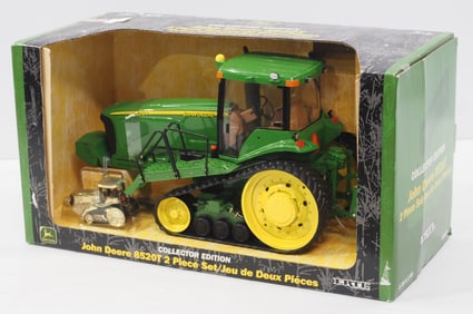 Ertl John Deere 8520T 2-piece tractor set