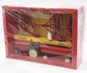 Ertl Deluxe Farm and Barn Set