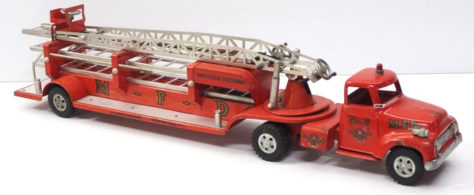 1954 Tonka MFD fire ladder truck with ladders