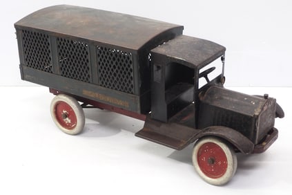 American Railway Express Packard delivery truck
