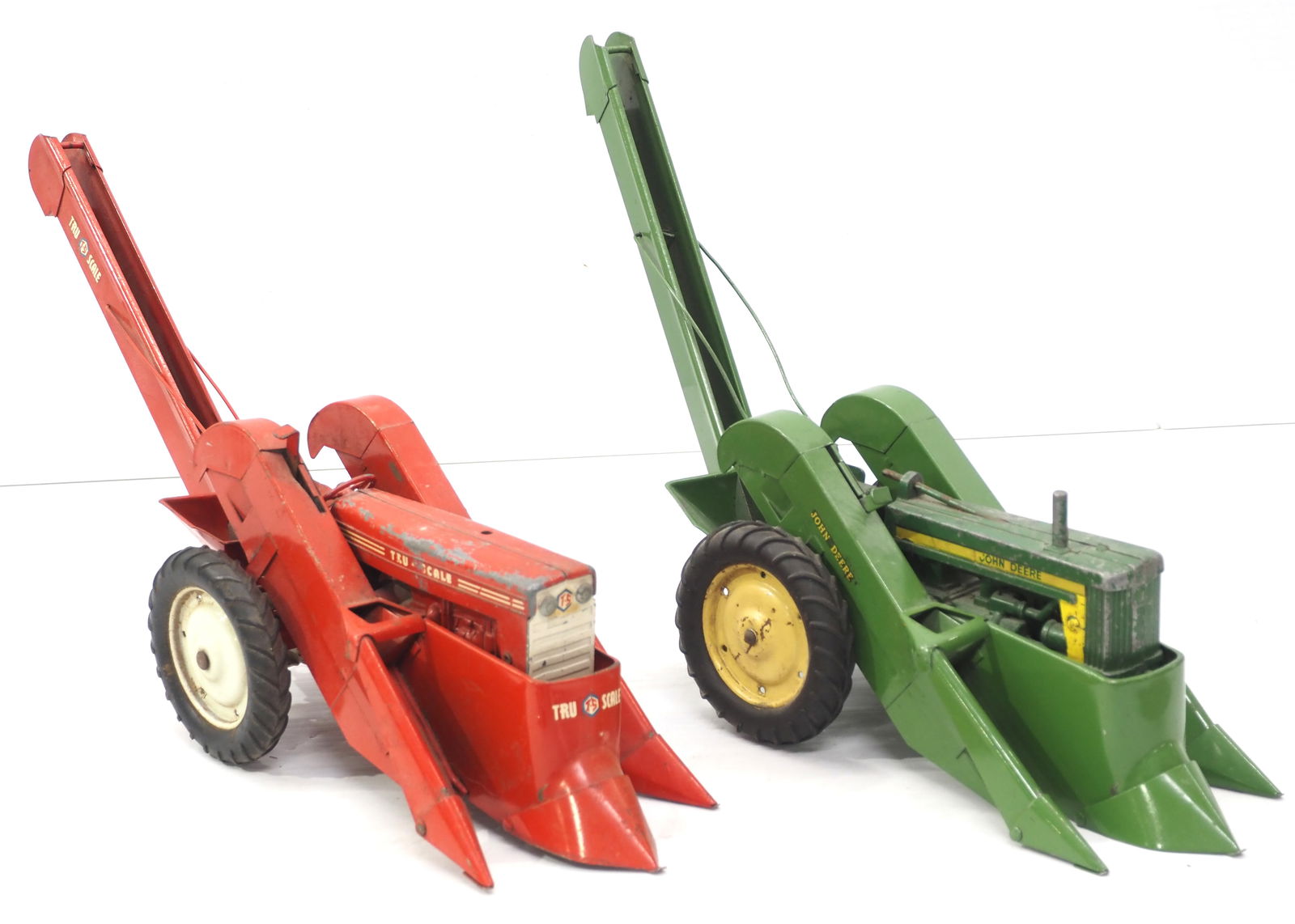 (2) 1950s tractors with 2-row corn pickers: (2) 1950s 1/16 scale tractors with mounted 2-row corn pickers: Tru-Scale / Erl John Deere 620 -no steering wheel