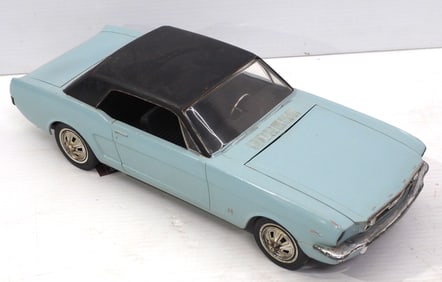 1966 Ford Mustang friction car