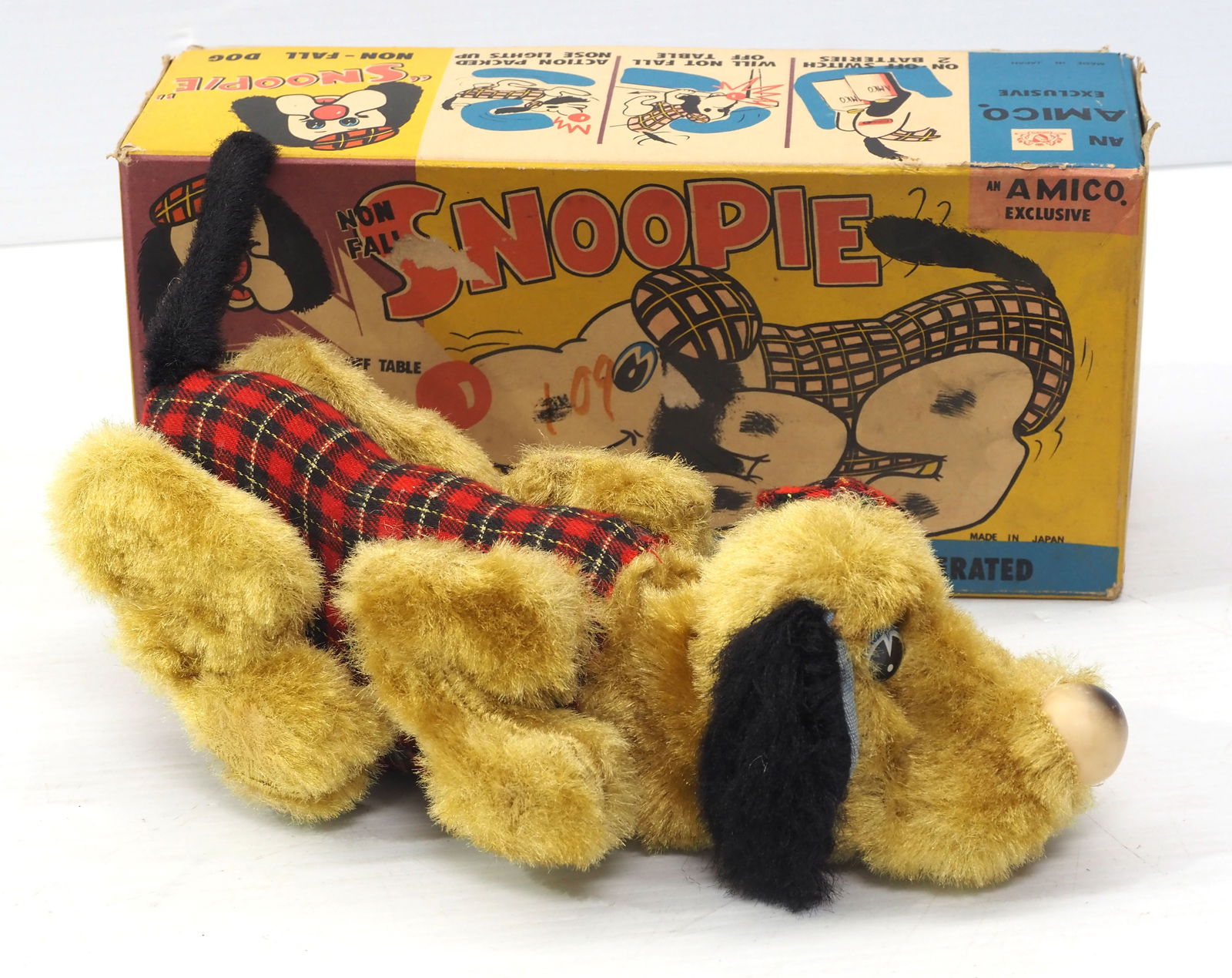 NOS Snoopie "Non-Fall" Dog: NOS Snoopie "Non-Fall" Dog, battery operated with original box, by Amico (Japan) - Great, box is torn