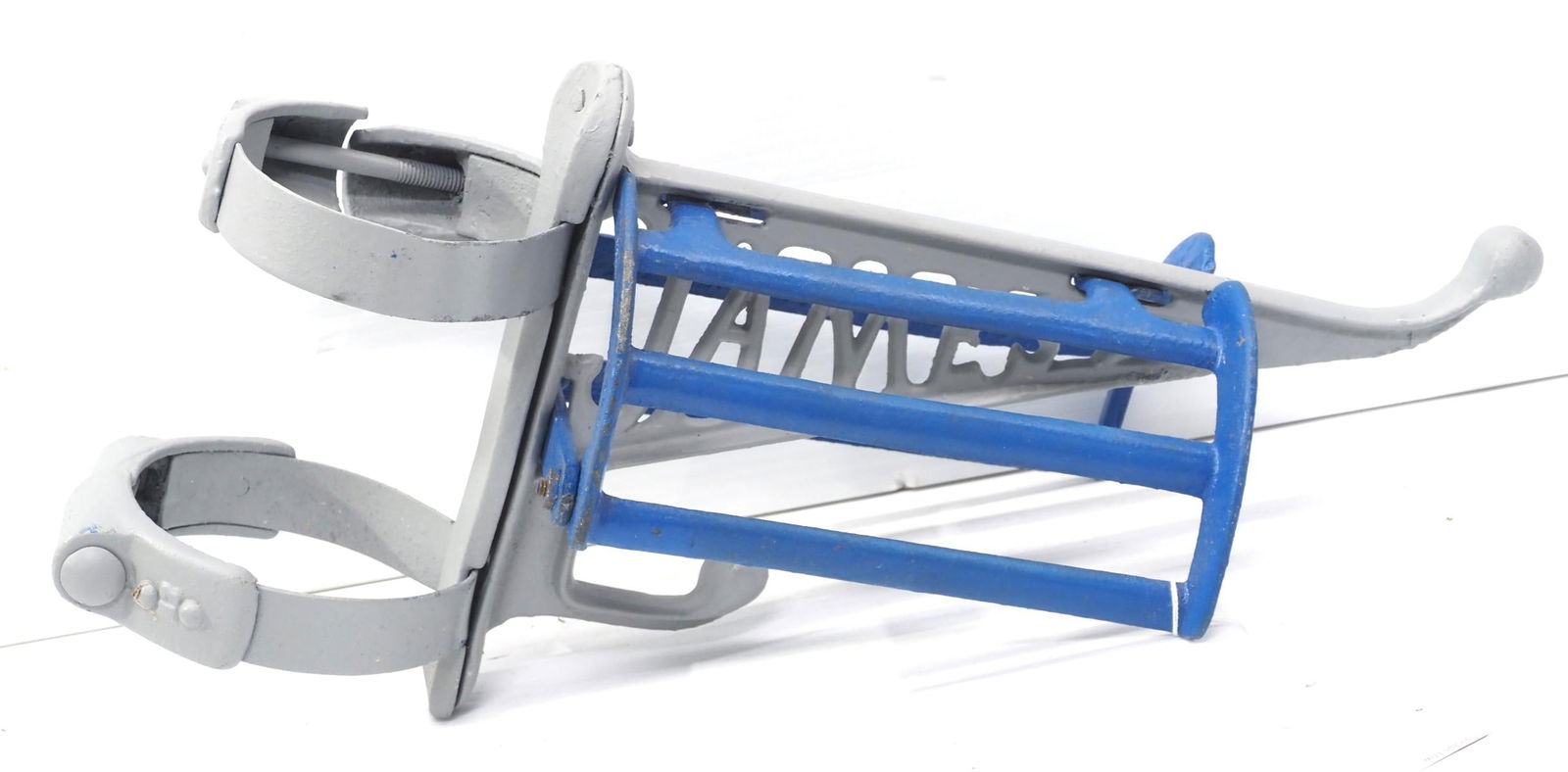 Jamesway wall-mount harness hook