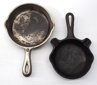 Griswold cast iron ash tray & No.9 skillet