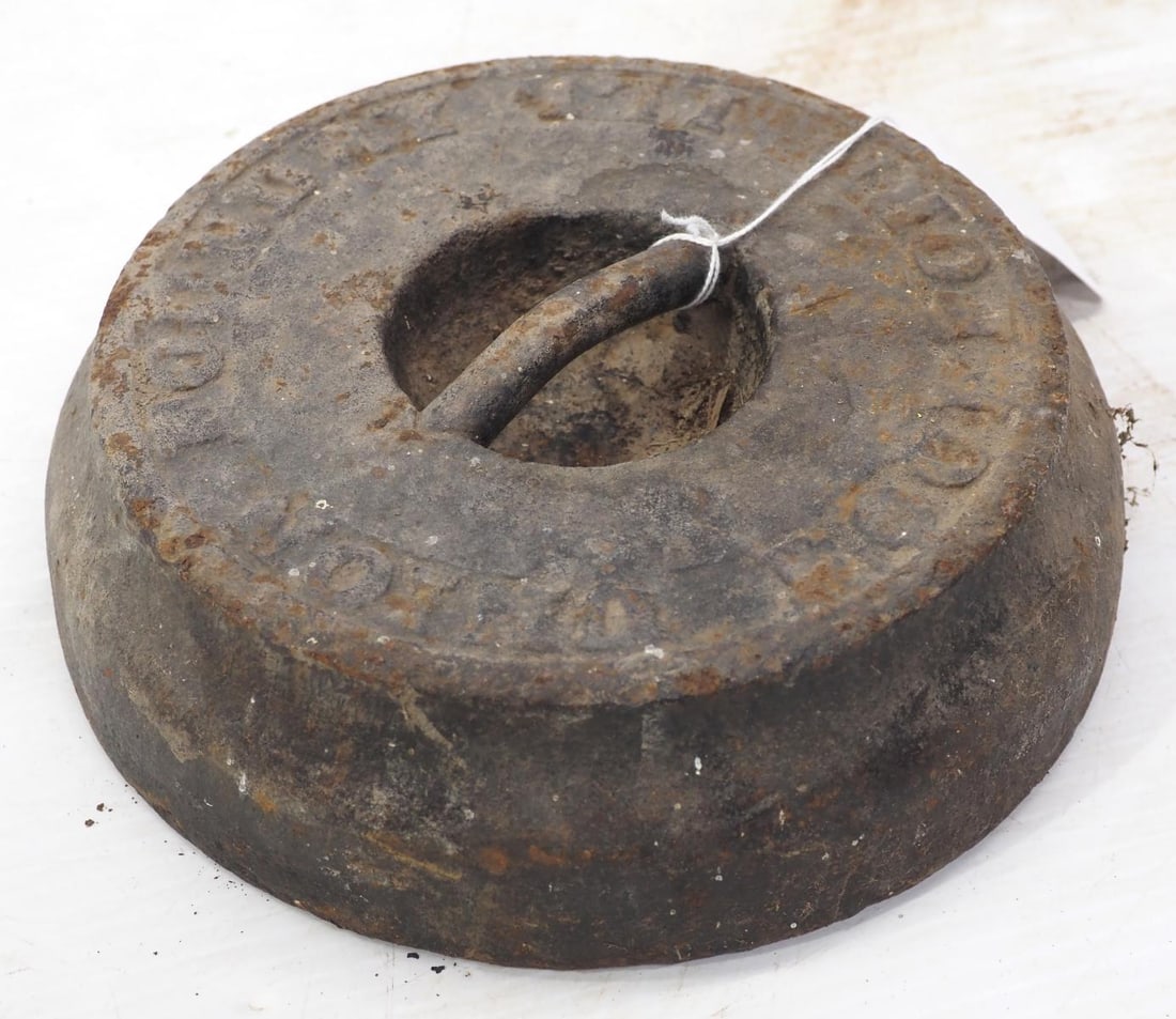 Union Foundry, Rockford, ILL cast iron horse tie (1 of 2)