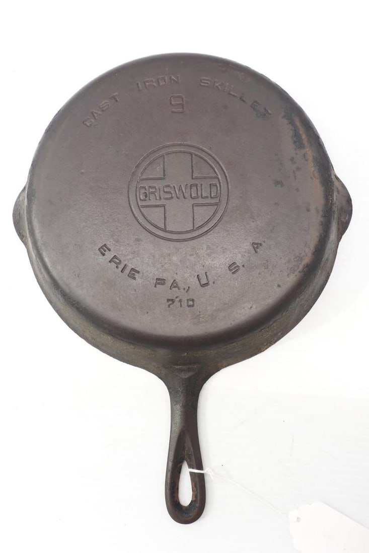 Griswold #9 skillet with large block logo (1 of 2)
