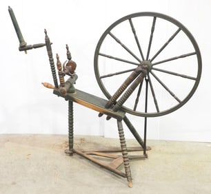 Wooden, turned leg spinning wheel