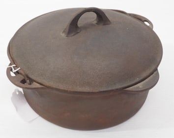 Griswold #8 Dutch oven with lid
