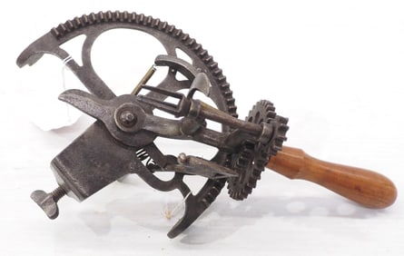 Table-mount apple peeler