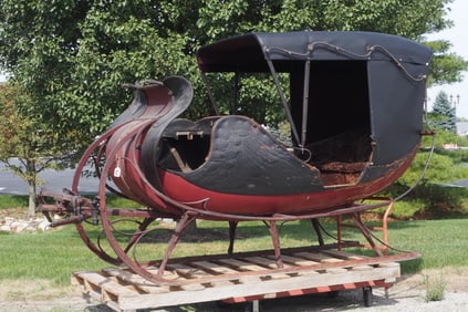 Early swan-shaped vis-a-vis sleigh