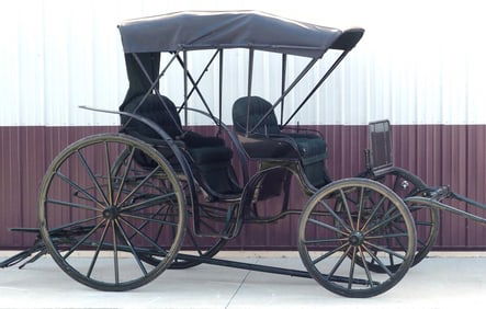 2-seat cut-under buggy with top