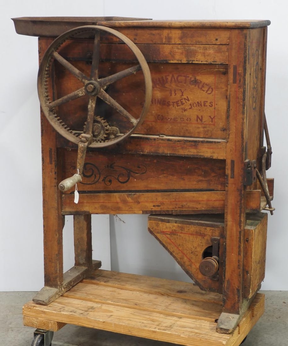 Wooden floor model Acme Corn Sheller (1 of 2)
