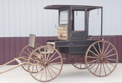 Cut-under station wagon
