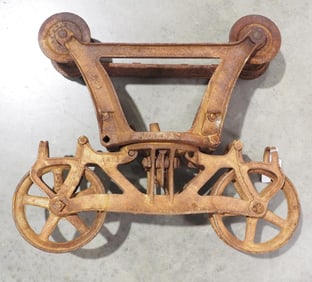 Jutras cast iron hay trolley