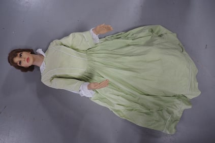 Lady mannequin piece