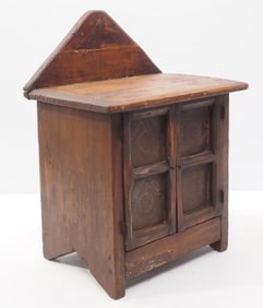 Early hanging pie safe