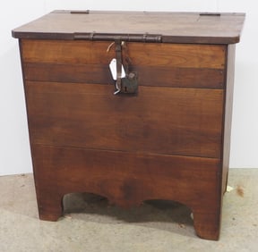 Early wooden flour bin