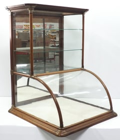 Curved-front countertop showcase
