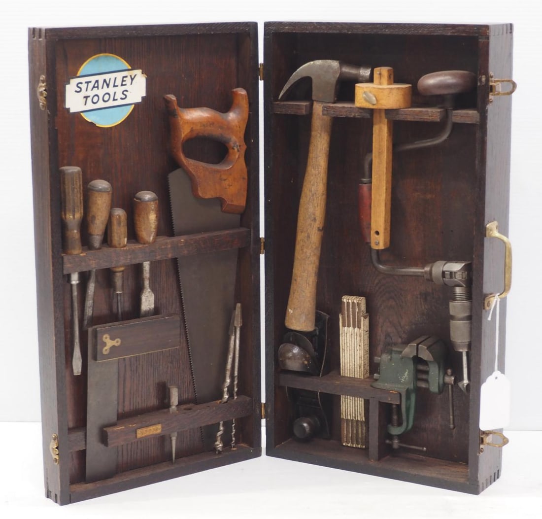 Stanley No.903 wooden tool case (1 of 3)